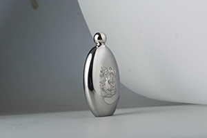 Oval Hip flask whit mirror effect